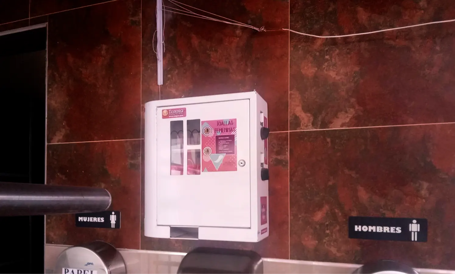 Máquina expendedora de toallas femeninas mini 2 resortes básica