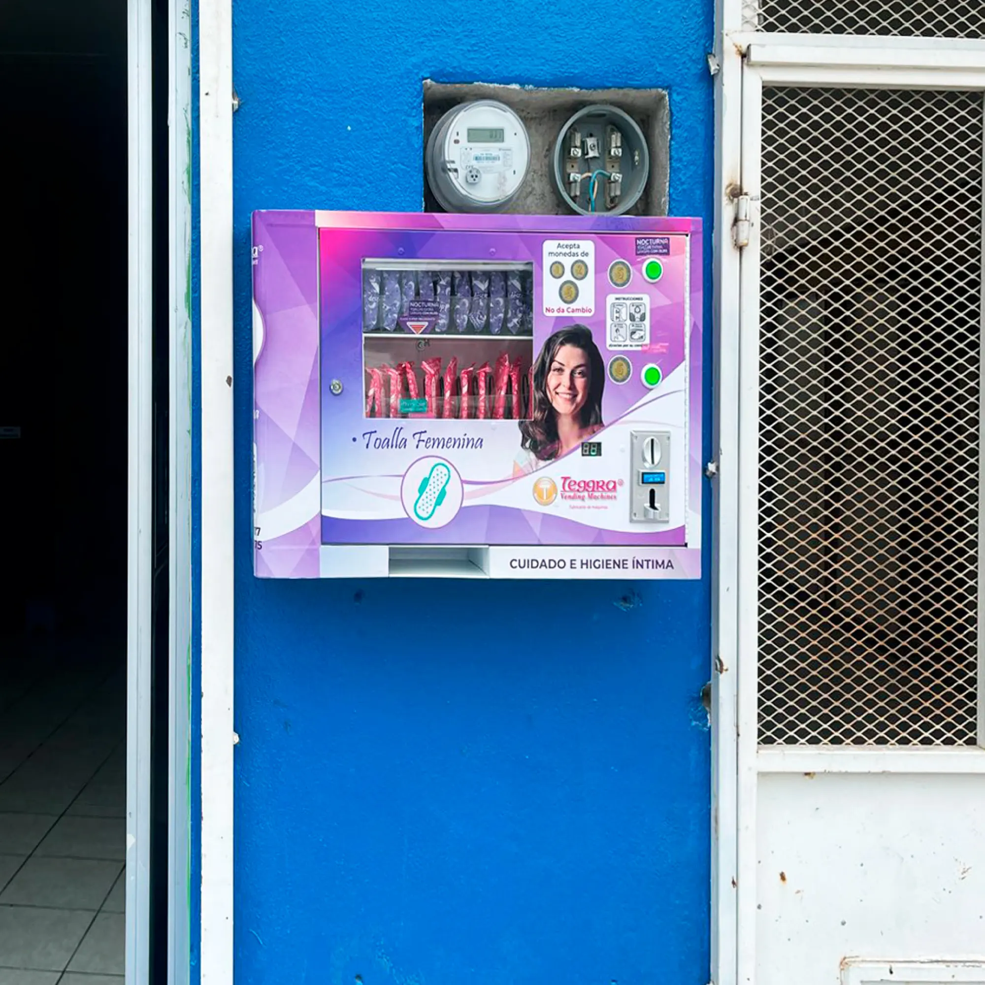 Máquina expendedora de toallas modelo 2 resortes multimoneda